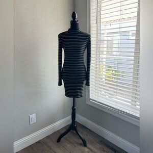 Women black stripped body on